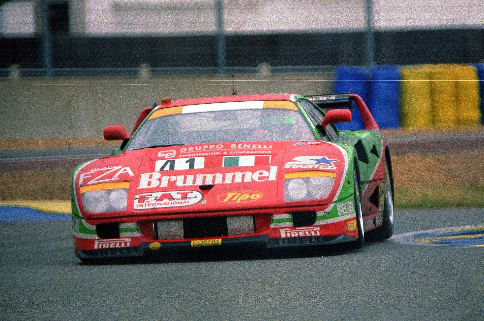 F40 GTE #41 (Ayles / Monti / Mancini) at the Ford Chicane, 1995 24 Hours of Le Mans